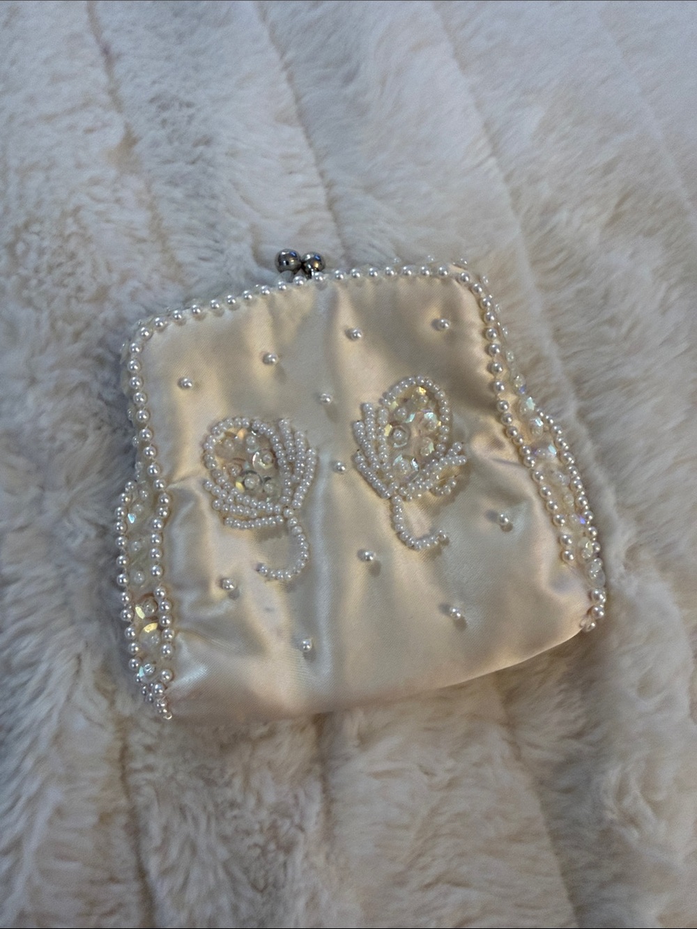 Elegant Pearl-Embellished Vintage Coin Purse